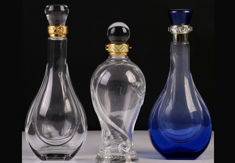 噴涂玻璃酒瓶與普通玻璃酒瓶之間有哪些區(qū)別？